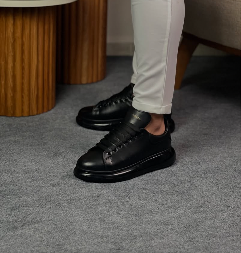 Alexander McQueen Siyah