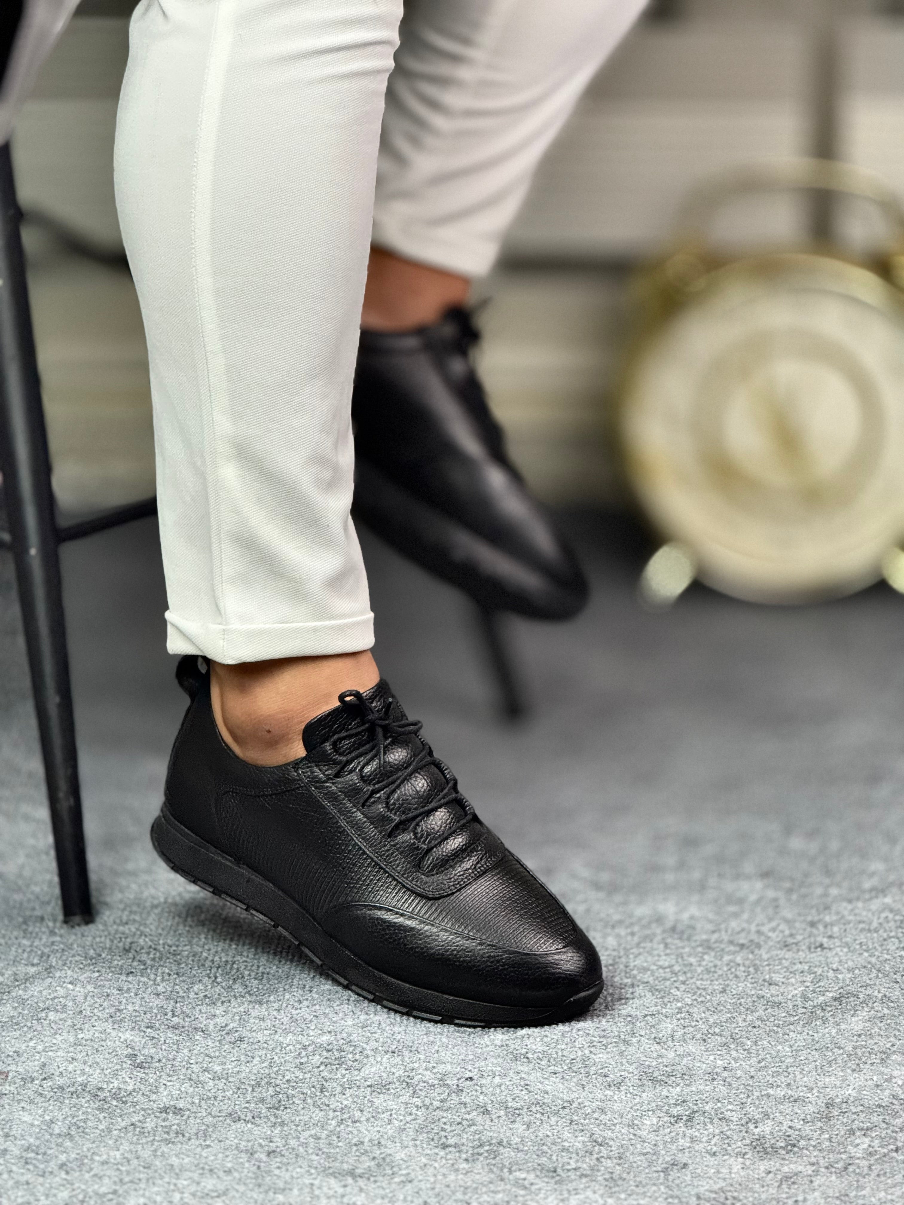 01 SİYAH BASKILI ERKEK AYAKKABI