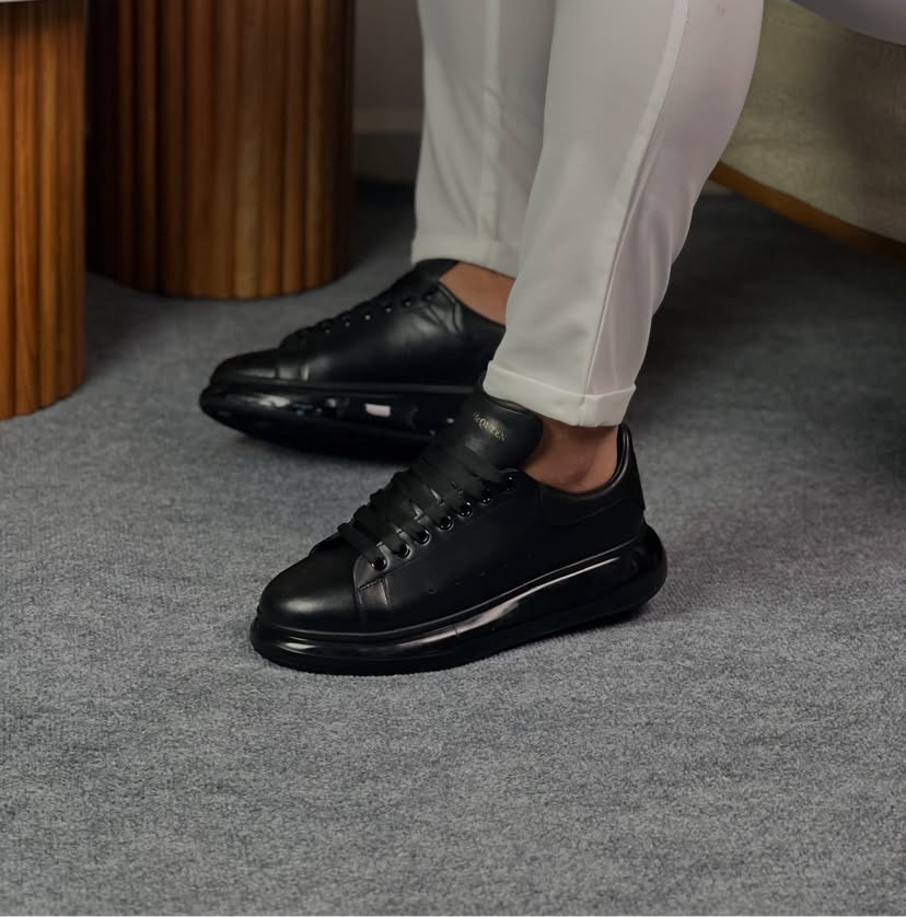 Alexander McQueen Siyah