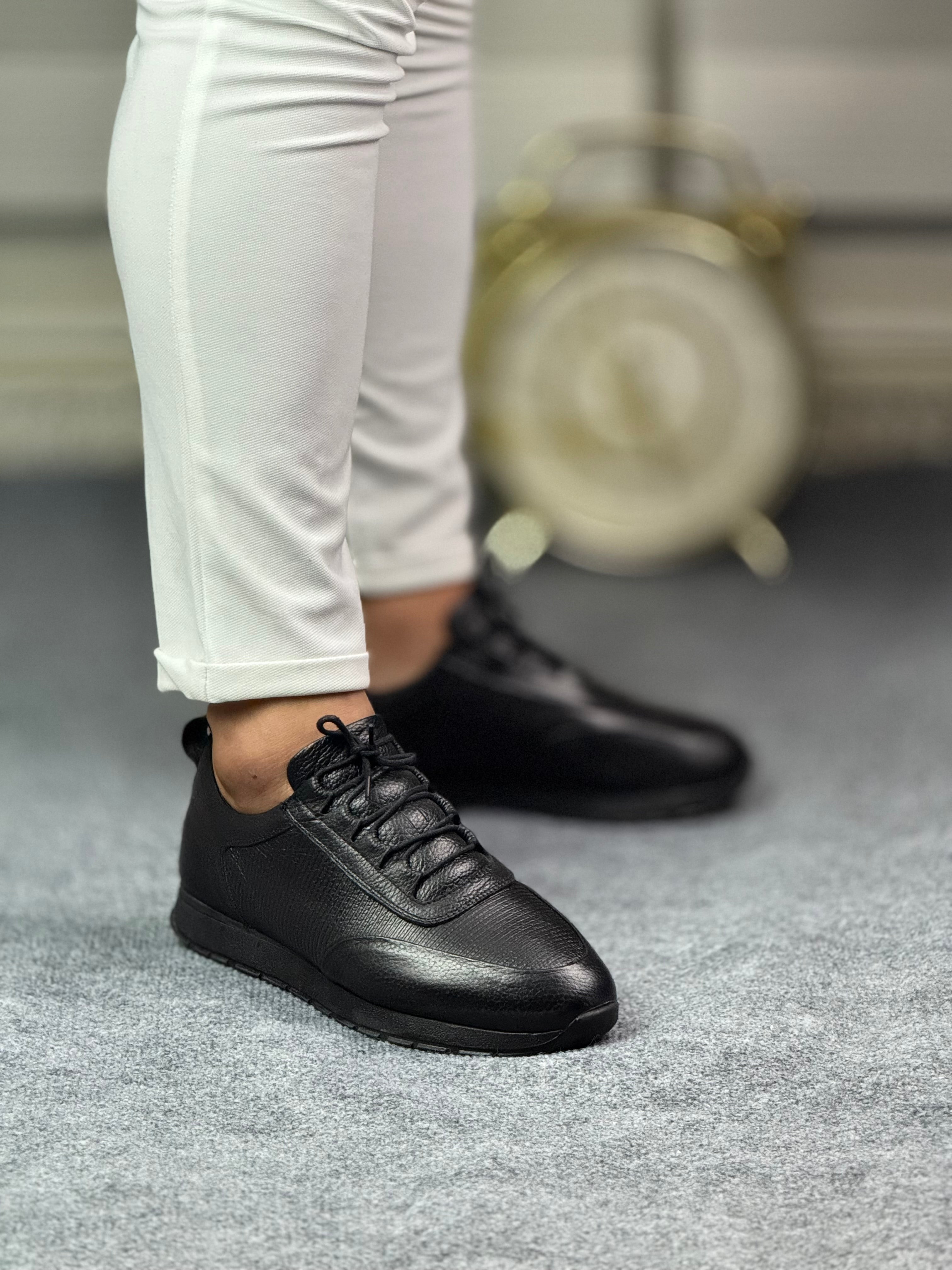 01 SİYAH BASKILI ERKEK AYAKKABI